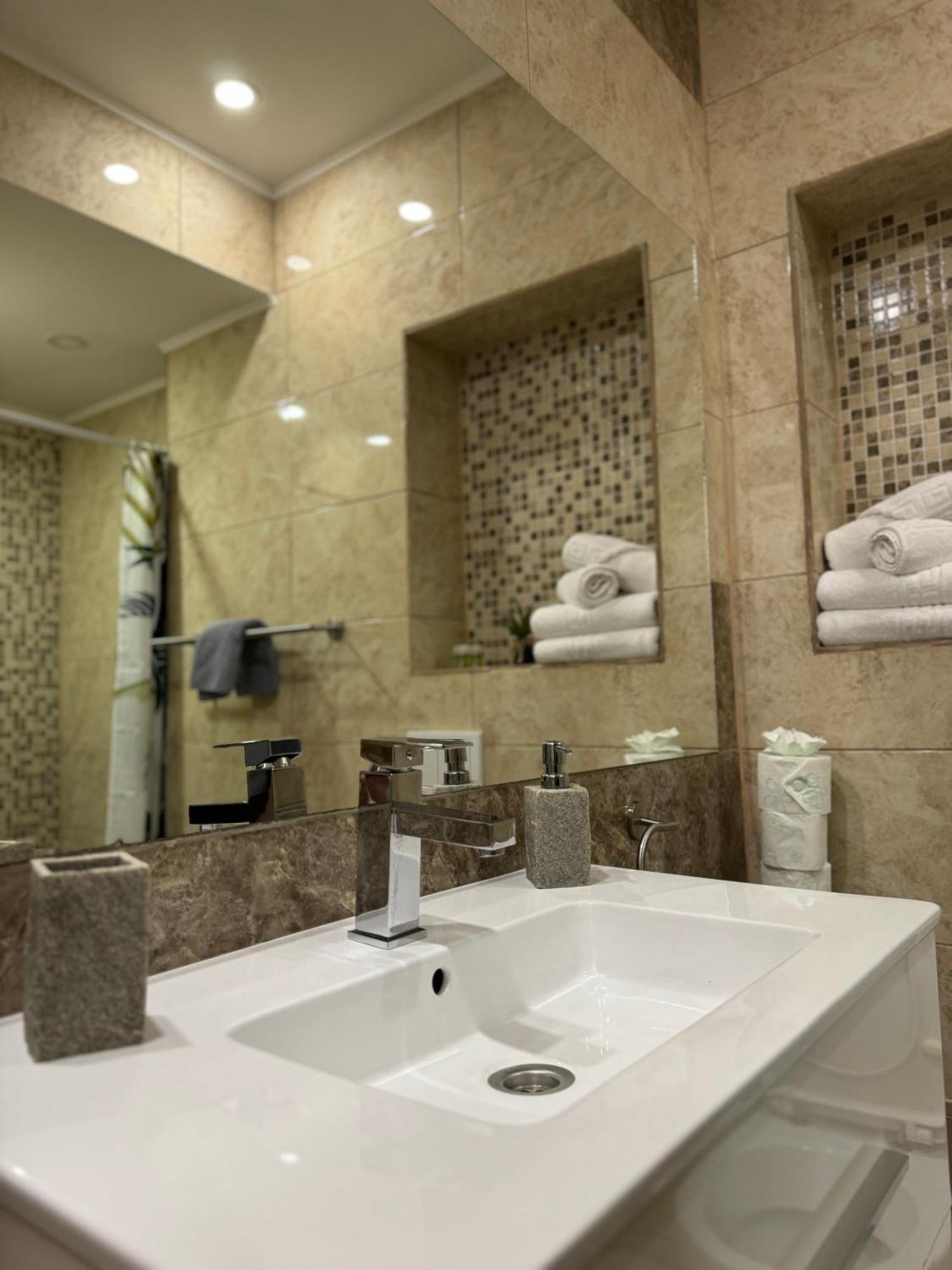 Ada'S Luxury Apartament&Studio - Old City Braşov Eksteriør billede